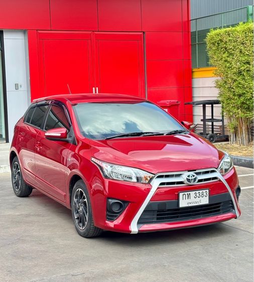 รถ Toyota Yaris 1.2 E สี แดง
