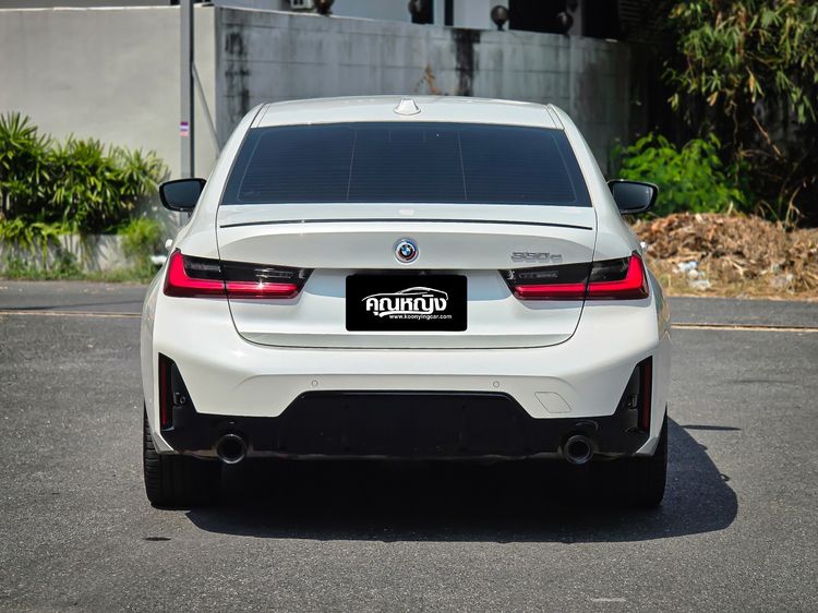 BMW Series 3 2022 330e Sedan ปลั๊กอินไฮบริด (PHEV) ไม่ติดแก๊ส เกียร์อัตโนมัติ ขาว รูปที่ 4
