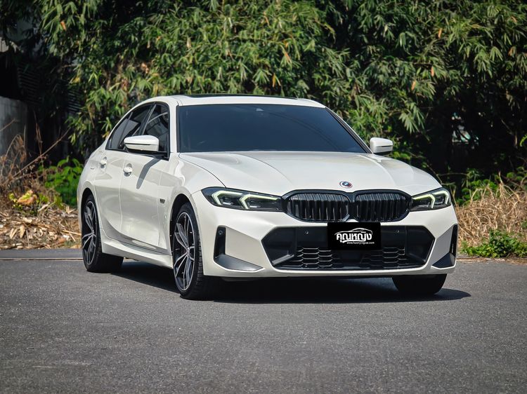 รถ BMW Series 3 330e สี ขาว