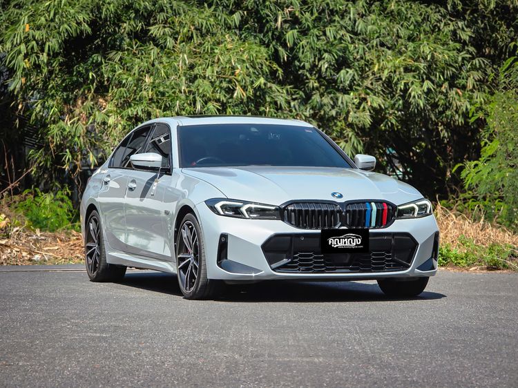 รถ BMW Series 3 330e สี เทา