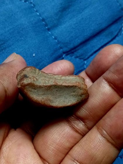 พระเก่าเนื้อดิน ศิลปะลพบุรี หรือหริภุณชัย  รูปที่ 8