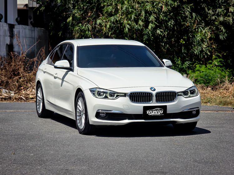 รถ BMW Series 3 320d สี ขาว