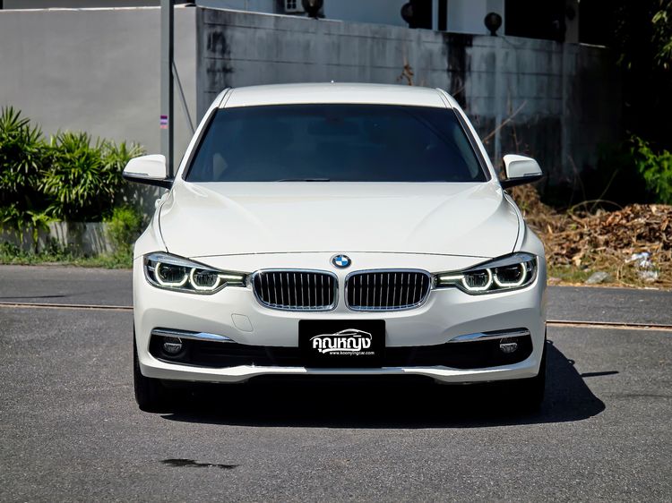 BMW Series 3 2017 320d Sedan ดีเซล ไม่ติดแก๊ส เกียร์อัตโนมัติ ขาว รูปที่ 3