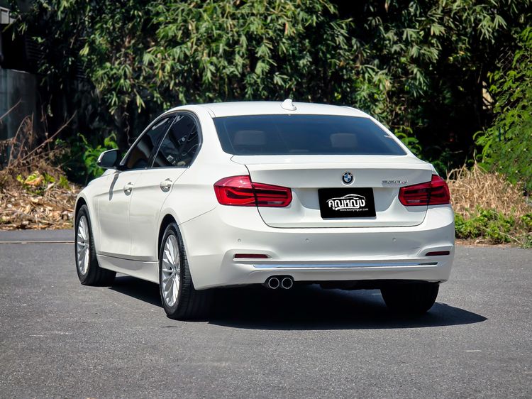 BMW Series 3 2017 320d Sedan ดีเซล ไม่ติดแก๊ส เกียร์อัตโนมัติ ขาว รูปที่ 2
