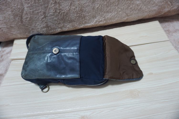 กระเป๋าหนังแท้สะพายคาดอก  Harvest double sling bag รูปที่ 6