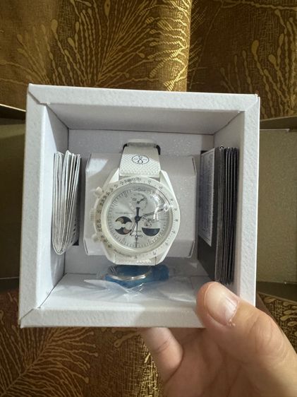 Omegaxswatch mission to the moon phase รูปที่ 4