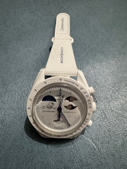 Omegaxswatch mission to the moon phase