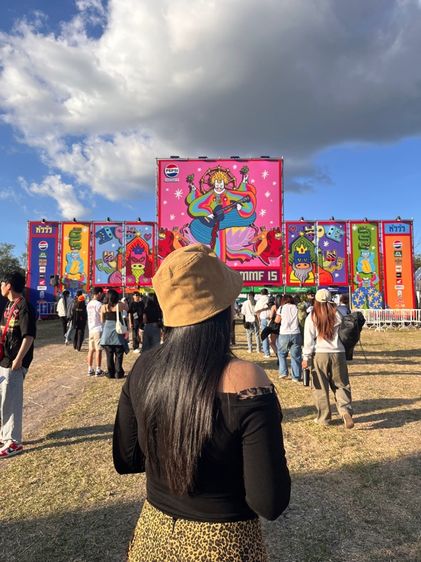 เสื้อสีดำแขนยาว