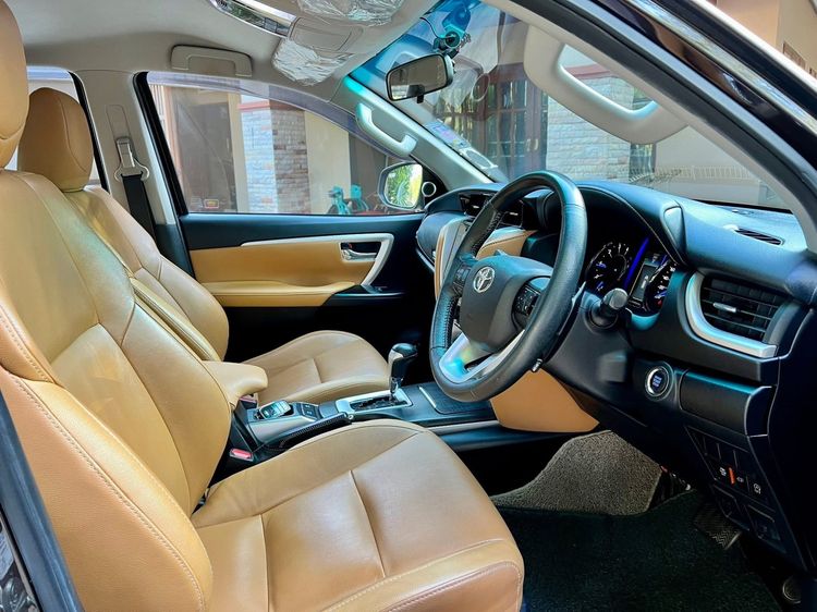 Toyota Fortuner 2016 2.8 V 4WD Utility-car ดีเซล ไม่ติดแก๊ส เกียร์อัตโนมัติ น้ำตาล รูปที่ 3
