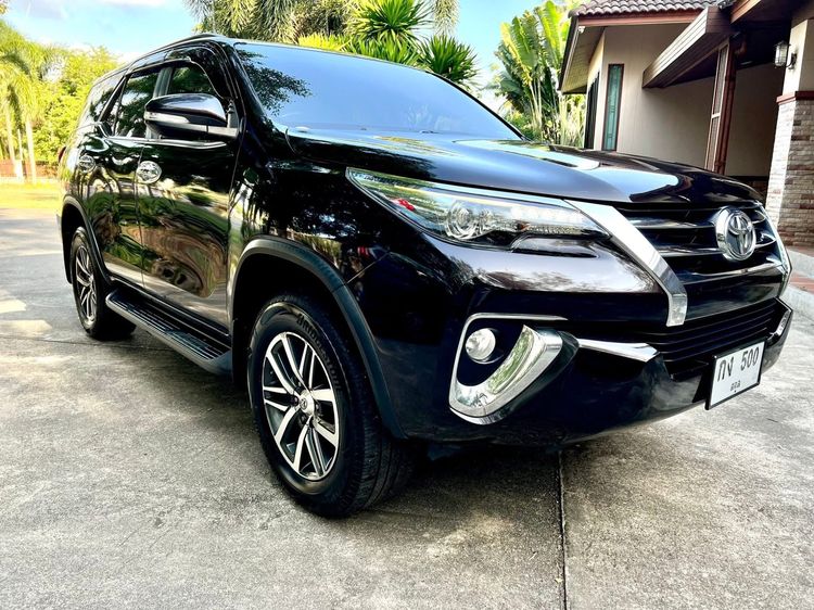 รถ Toyota Fortuner 2.8 V 4WD สี น้ำตาล