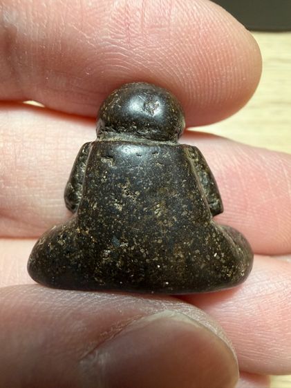 พระปิดตาผงคลุกรัก วัดเครือวัลย์ รูปที่ 2