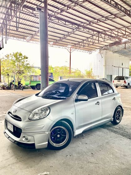 รถ Nissan March 1.2 V สี บรอนซ์เงิน