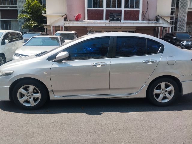 รถ Honda City 1.5 S i-VTEC สี บรอนซ์ทอง