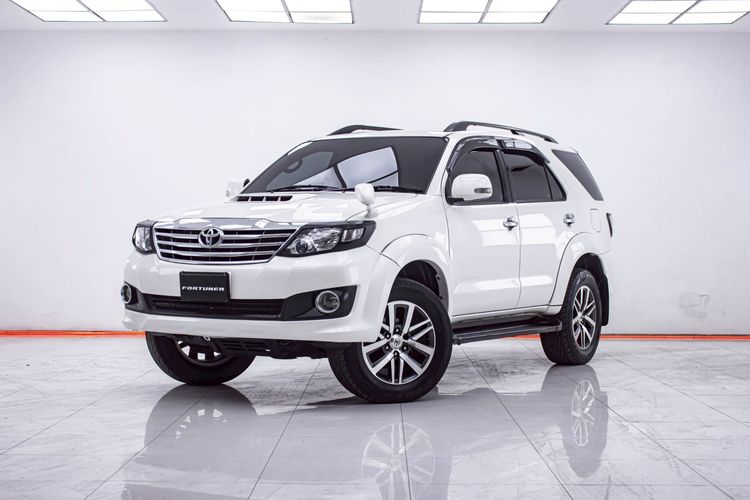 รถ Toyota Fortuner 3.0 G 4WD สี ขาว