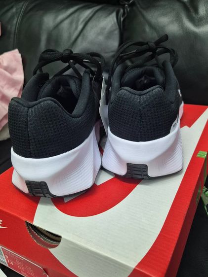 Nike รองเท้าวิ่ง สีดํา-ขาว ไซซ์ US9 EU42.5 ซื้อมา 3,000 บาท อายุ 1 เดือน ใส่2ครั้ง รูปที่ 4