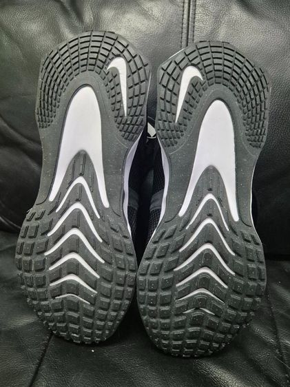 Nike รองเท้าวิ่ง สีดํา-ขาว ไซซ์ US9 EU42.5 ซื้อมา 3,000 บาท อายุ 1 เดือน ใส่2ครั้ง รูปที่ 16