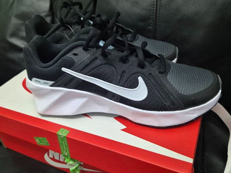 Nike รองเท้าวิ่ง สีดํา-ขาว ไซซ์ US9 EU42.5 ซื้อมา 3,000 บาท อายุ 1 เดือน ใส่2ครั้ง รูปที่ 5