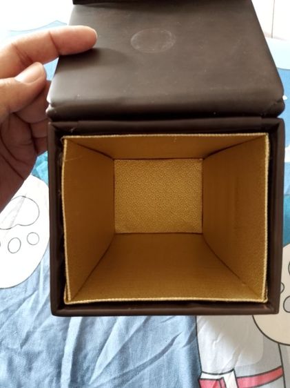 ขวดเปล่าพร้อมกล่องหนัง รูปที่ 11