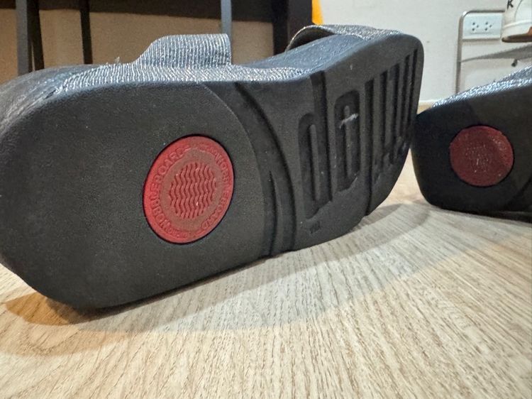 Used FitFlop Glitter Slide Shoes รูปที่ 9