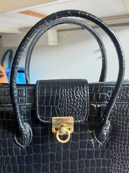 The handle bag shiny black croc printed size 32 รูปที่ 2