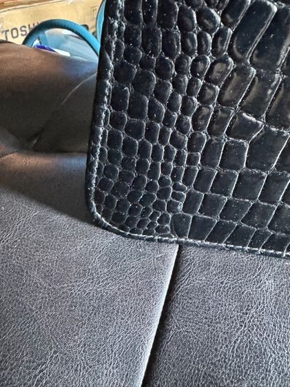 The handle bag shiny black croc printed size 32 รูปที่ 4