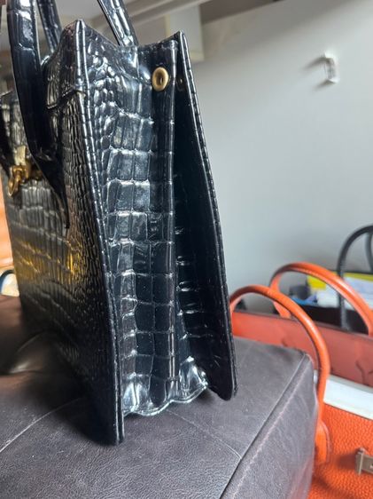 The handle bag shiny black croc printed size 32 รูปที่ 7