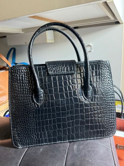 The handle bag shiny black croc printed size 32 รูปที่ 8