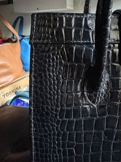 The handle bag shiny black croc printed size 32 รูปที่ 3
