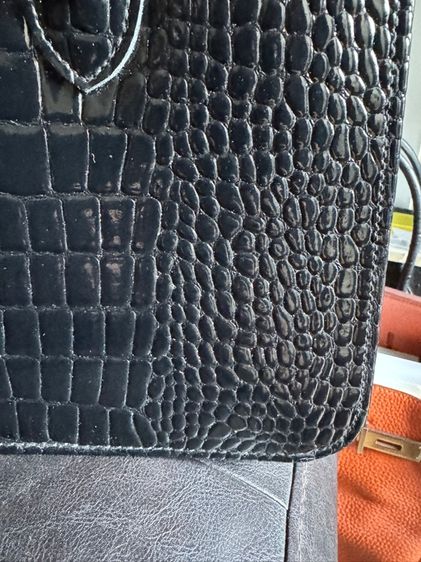 The handle bag shiny black croc printed size 32 รูปที่ 6