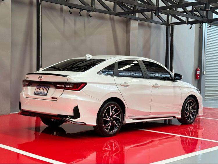 Toyota Yaris ATIV 2024 1.2 Premium Luxury Sedan เบนซิน ไม่ติดแก๊ส เกียร์อัตโนมัติ ขาว รูปที่ 4