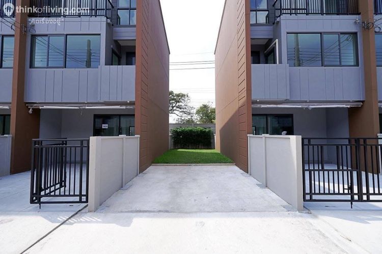 อื่นๆ มีบางส่วน 2022  3 ห้องนอน 3 ห้องน้ำ 2 ที่จอดรถ • พื้นที่ 17.9 ตร.วา 3 ชั้น หลังมุม พีื้นที่ใช้สอย 142 ตรม รูปที่ 2