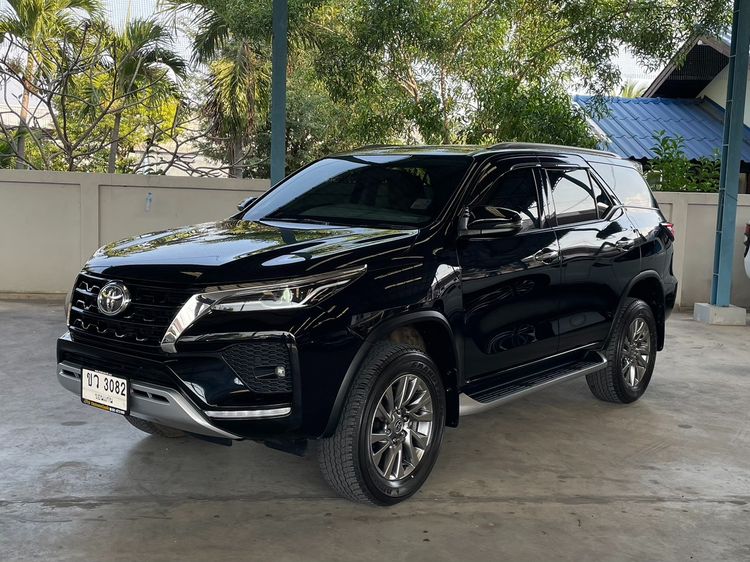 รถ Toyota Fortuner 2.4 G สี ดำ