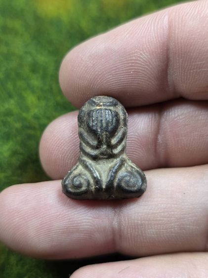 พระปิดตาเนื้อชินเก่าๆ