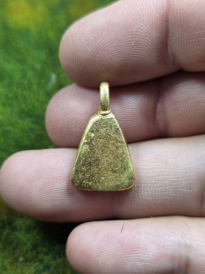 เหรียญจอบเนื้อสีทองหลวงพ่อเงินวัดบางคลาน รูปที่ 2