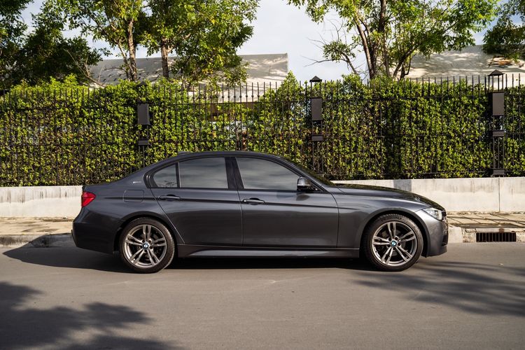 BMW Series 3 2016 330e Sedan ปลั๊กอินไฮบริด (PHEV) เกียร์อัตโนมัติ เทา รูปที่ 3