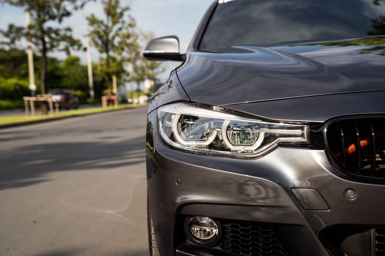 BMW Series 3 2016 330e Sedan ปลั๊กอินไฮบริด (PHEV) เกียร์อัตโนมัติ เทา รูปที่ 2