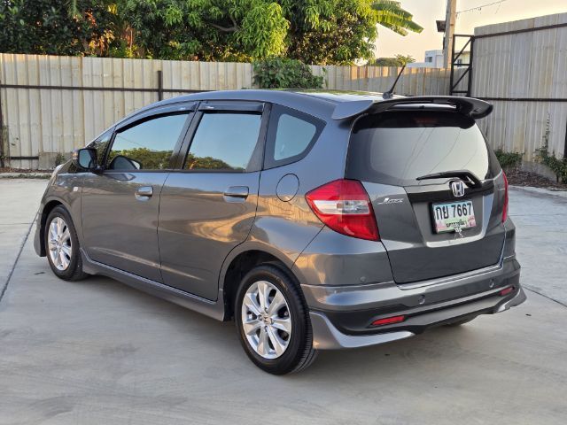 Honda Jazz 2013 1.5 V i-VTEC Sedan เบนซิน ไม่ติดแก๊ส เกียร์อัตโนมัติ เทา รูปที่ 4