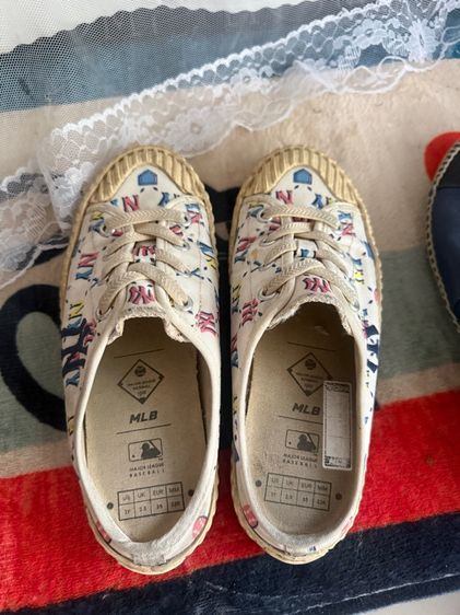 รองเท้า 