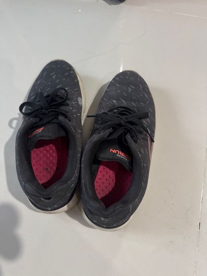 รองเท้าวิ่ง