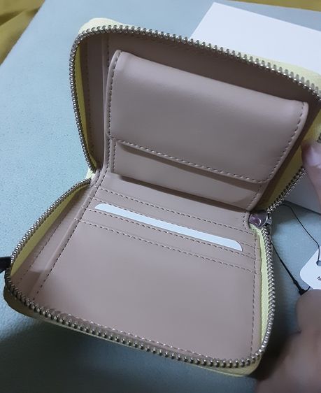 กระเป๋าตังค์ GUESS สีLIME ของใหม่ รูปที่ 2