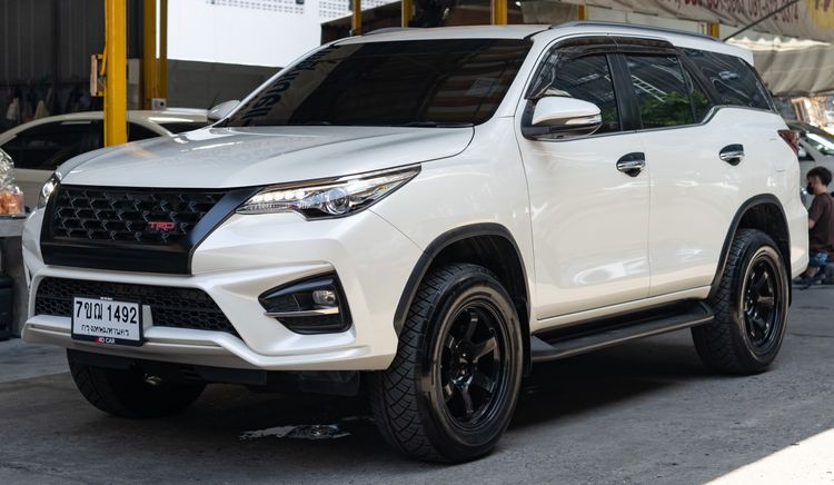 Toyota Fortuner 2016 2.4 V Utility-car ดีเซล ไม่ติดแก๊ส เกียร์อัตโนมัติ ขาว รูปที่ 2