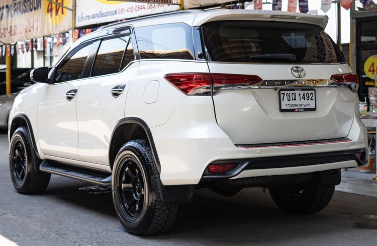 Toyota Fortuner 2016 2.4 V Utility-car ดีเซล ไม่ติดแก๊ส เกียร์อัตโนมัติ ขาว รูปที่ 3