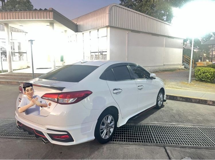 รถ Toyota Yaris ATIV 1.2 E สี ขาว