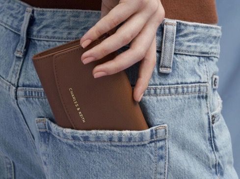 กระเป๋าสตางค์ Charles and keith มือสอง สภาพเหมือนใหม่ รูปที่ 4