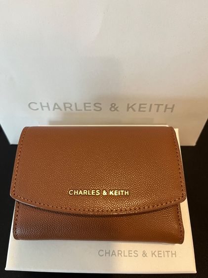กระเป๋าสตางค์ Charles and keith มือสอง สภาพเหมือนใหม่