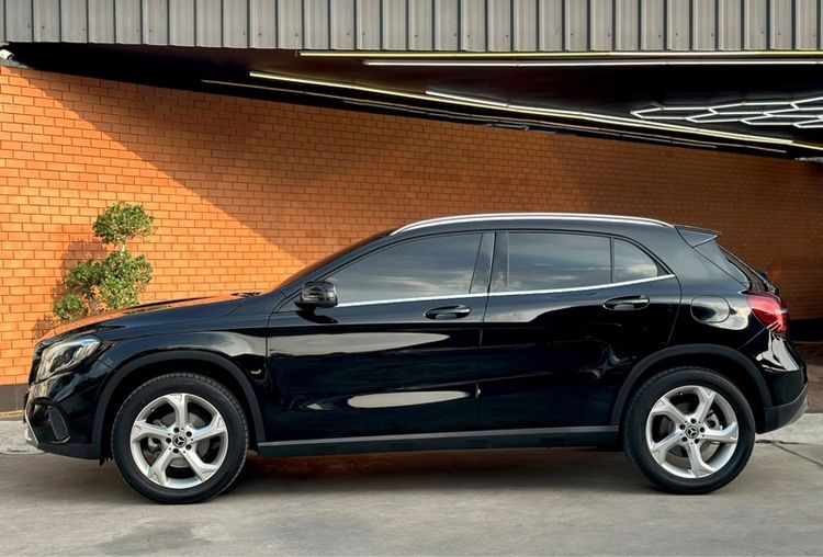 Mercedes-Benz GLA-Class 2020 GLA200 Utility-car เบนซิน ไม่ติดแก๊ส เกียร์อัตโนมัติ ดำ รูปที่ 4