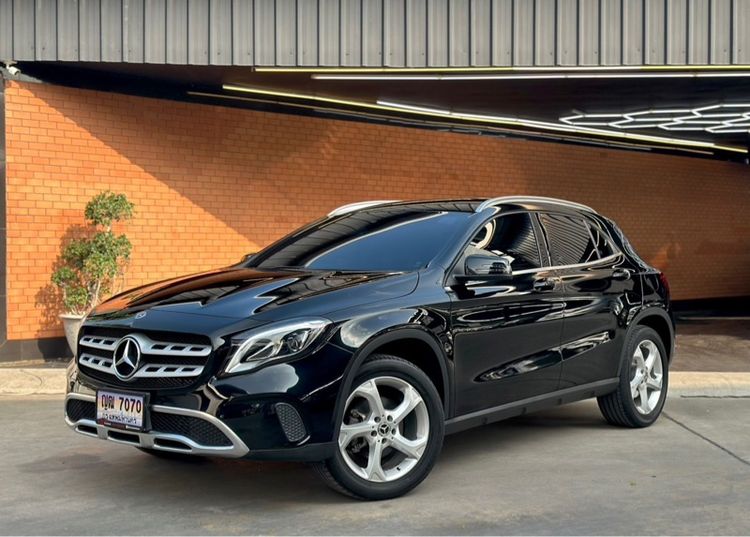 Mercedes-Benz GLA-Class 2020 GLA200 Utility-car เบนซิน ไม่ติดแก๊ส เกียร์อัตโนมัติ ดำ รูปที่ 2