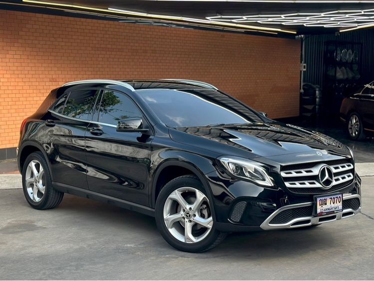 Mercedes-Benz GLA-Class 2020 GLA200 Utility-car เบนซิน ไม่ติดแก๊ส เกียร์อัตโนมัติ ดำ รูปที่ 3