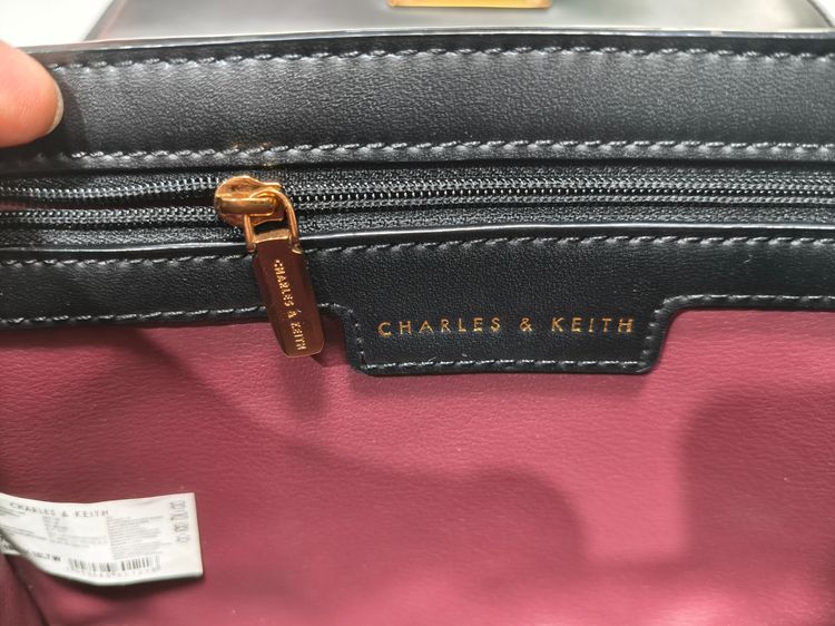 กระเป๋า Charles Keith Chain Bag สวยหรู ดูแพง มือ 2 ใหม่กริบ ส่งฟรี ✨ รูปที่ 5