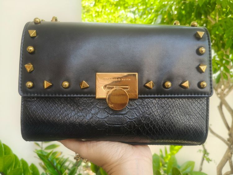 กระเป๋า Charles Keith Chain Bag สวยหรู ดูแพง มือ 2 ใหม่กริบ ส่งฟรี ✨ รูปที่ 7